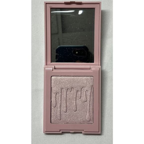 Kylie Cosmetics Pressed Illuminating Powder PRINCESS PLEASE Original Formula NOS - Picture 1 of 4